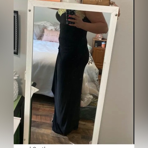 Both dresses in nearly perfect condition both only worn once - Picture 4 of 4